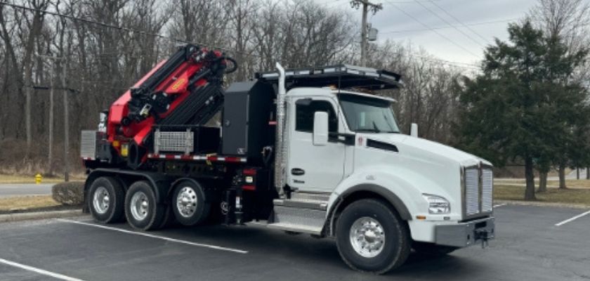 How Grapple Saw Trucks Streamline Tree Removal Operations